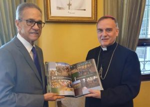 Presentan en Guatemala libro sobre “visitas sorpresa” Presentan en Guatemala libro sobre “visitas sorpresa”