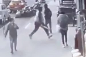 Hombre con un machete hiere joven de gravedad en edificio El Bronx