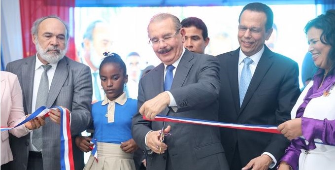 Medina inaugura escuela de 29 aulas en Guerra, provincia Santo Domingo imagen