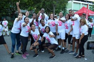 Atletas bailaron en contra de la violencia hacia la mujer