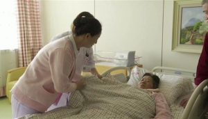 Médica de 67 años da a luz en China 