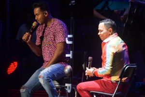 Romeo Santos continúa la “Gira del pueblo” en Nagua