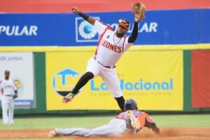Toros derrotan Leones y se acercan al primero; Aguilas y Estrellas ganan