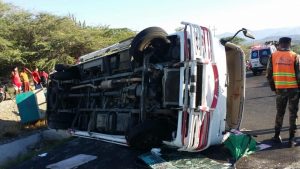 PEDERNALES: Accidente autobús deja al menos siete pasajeros heridos
