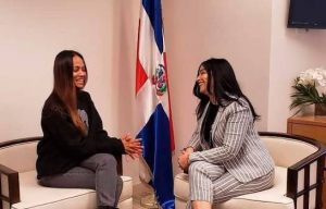 CALIFORNIA: Zoé Saldaña visita consulado dominicano