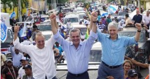 Luis Abinader encabeza  concurrida caravana del PRM y aliados