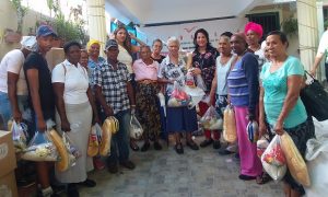 SDO: Damas Solidarias entregan más de 3 mil raciones alimenticias