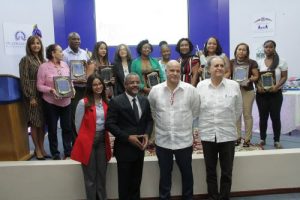 Vicepresidencia premia a los ganadores Concurso Artesanía