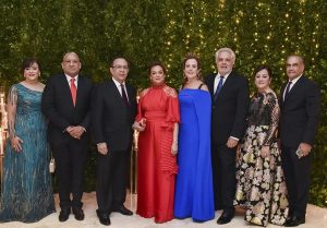 Gobernador Banco Central y esposa ofrecen cena de gala a miembros JM