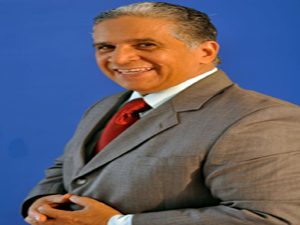 Periodista Luis Domínguez requiere de operación a corazón abierto