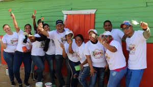 MONTECRISTI: DGDF y jóvenes de la frontera pintan casas de familias pobres
