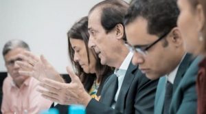 Montalvo anuncia más de 7 mil becas para jóvenes de escasos recursos