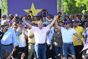 Gonzalo encabeza marcha y juramenta candidatos