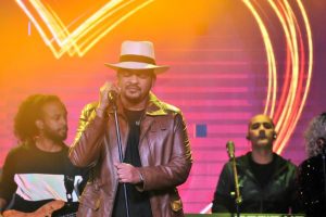 Wason Brazoban cautiva en emotivo concierto Hard Rock