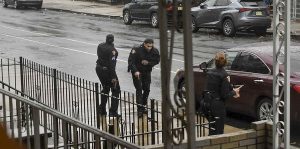 Arrestan uno cuyo número teléfono fue hallado en ropa de autor tiroteo