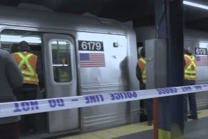 Dos mujeres borrachas caen a la vía del tren y son aplastadas; una murió