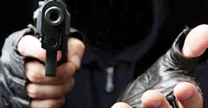 Hieren hombre en brazo y lo despojan de RD$600 mil en Los Girasoles Hieren hombre en brazo y lo despojan de RD$600 mil en Los Girasoles