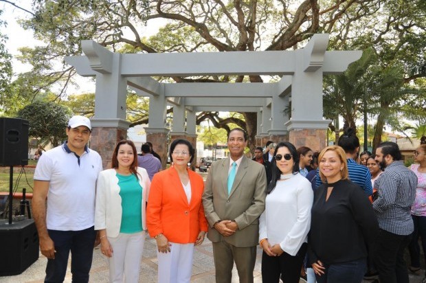 Reinauguran el emblemático parque Colón del barrio Los Pepines imagen