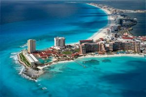 Buscan empresa garantice mantener playas Cancún libres de sargazo