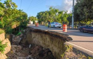 Exigen reparar tramo colapsó por lluvia en carretera La Canela-Amina