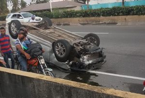 SDE: Dos policías muertos en un accidente autopista Las Américas