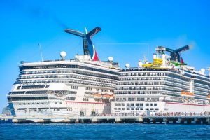Chocan en Cozumel dos cruceros de alta clase de Carnival Cruise