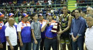 Enriquillo derrota Dosa e iguala serie final basquet de La Vega