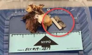 Policía herido con navaja de afeitar encontró en un sandwich