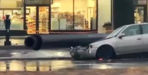 Turbina recién instalada se cayó y aplastó un auto en Nueva York