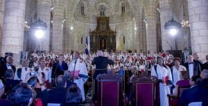 Actividades artísticas dominan los escenarios en el Día de Navidad