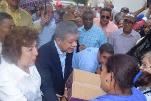 Niegan permiso para que Fernández entregara canastas en Centro Olímpico