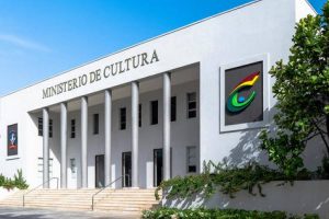 Cultura pospone la 29 Bienal Nacional de Artes Visuales Cultura pospone la 29 Bienal Nacional de Artes Visuales