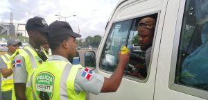 Pocos conductores autobuses de RD fallan en la prueba de alcoholemia