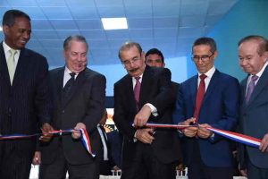 Presidente dominicano inaugura remodelación de canal estatal