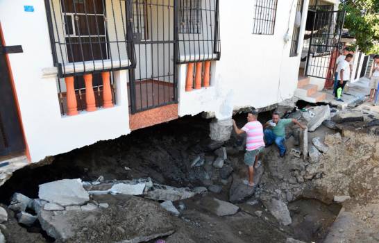 Indemnizarán familias afectadas por fuga de agua en sector Bella Vista imagen