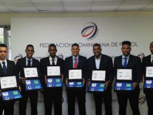 Árbitros dominicanos recibieron sus gafetes FIFA