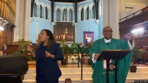 Hispanos sordos tienen su misa en Iglesia Episcopal Nueva York