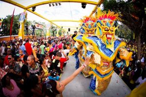Bachata, merengue y música urbana en el Carnaval Vegano 2020