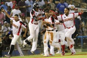 Toros vencen a las Aguilas y asumen liderato; Leones disponen del Licey