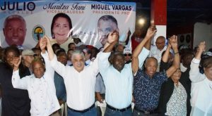 Miguel Vargas encabeza acto de apoyo a candidatos municipales en SDN