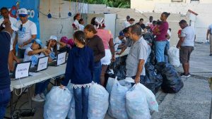 Hugo Beras cambia plásticos por juguetes a cientos de capitaleños