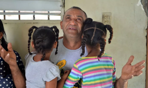 Entregan al Conani las hermanas de la niña Yanesy Rodríguez