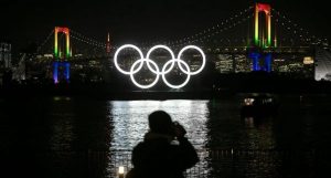 Tokio enciende aros olímpicos seis meses antes de iniciar los JJOO Tokio enciende aros olímpicos seis meses antes de iniciar los JJOO