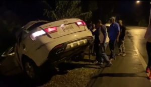 VILLA RIVA: Muere un mecánico al chocar auto con poste electricidad