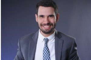Jonathan Martínez lanza  candidatura a diputado independiente del DN