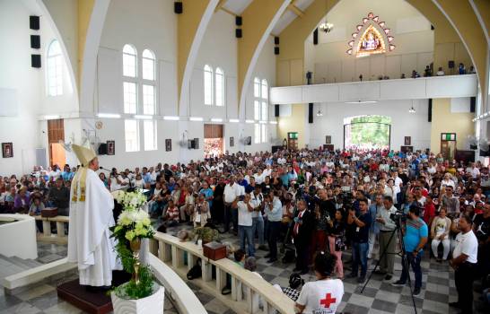 Arzobispo de Santiago pide castigar la compra de cédulas a electores imagen