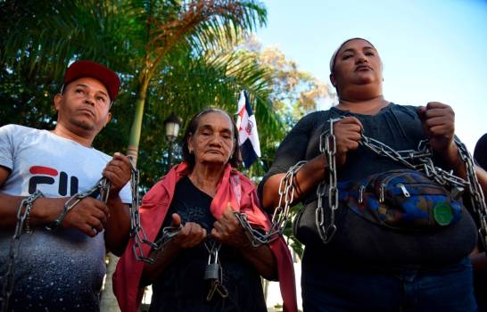 Piquetean Gobernación de Santiago en reclamo de calles Cienfuegos imagen