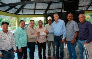 FEDA entrega RD$24 millones para la producción de peces y café en Bonao
