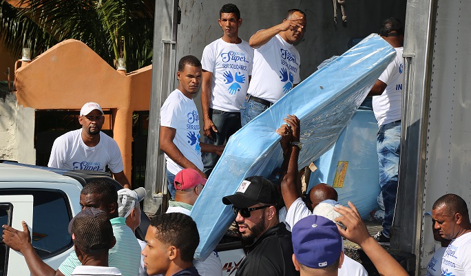 SAN CRISTOBAL: Empleados de la SIB realizan jornada de solidaridad imagen