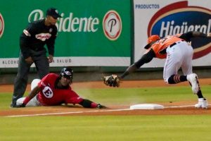 Licey vuelve segunda posición round robin; Leones blanquean a los Toros